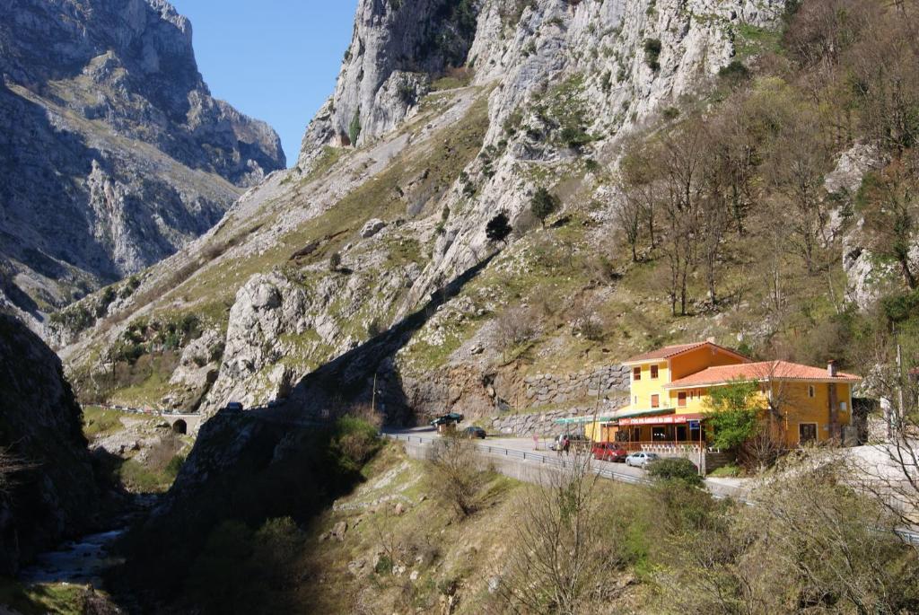 Hotel Garganta Del Cares Poncebos Exterior foto